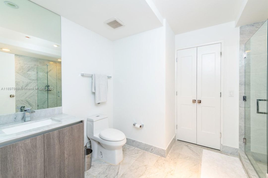 合同活跃: $1,625,000 (3 贝兹, 4 浴室, 1734 平方英尺)