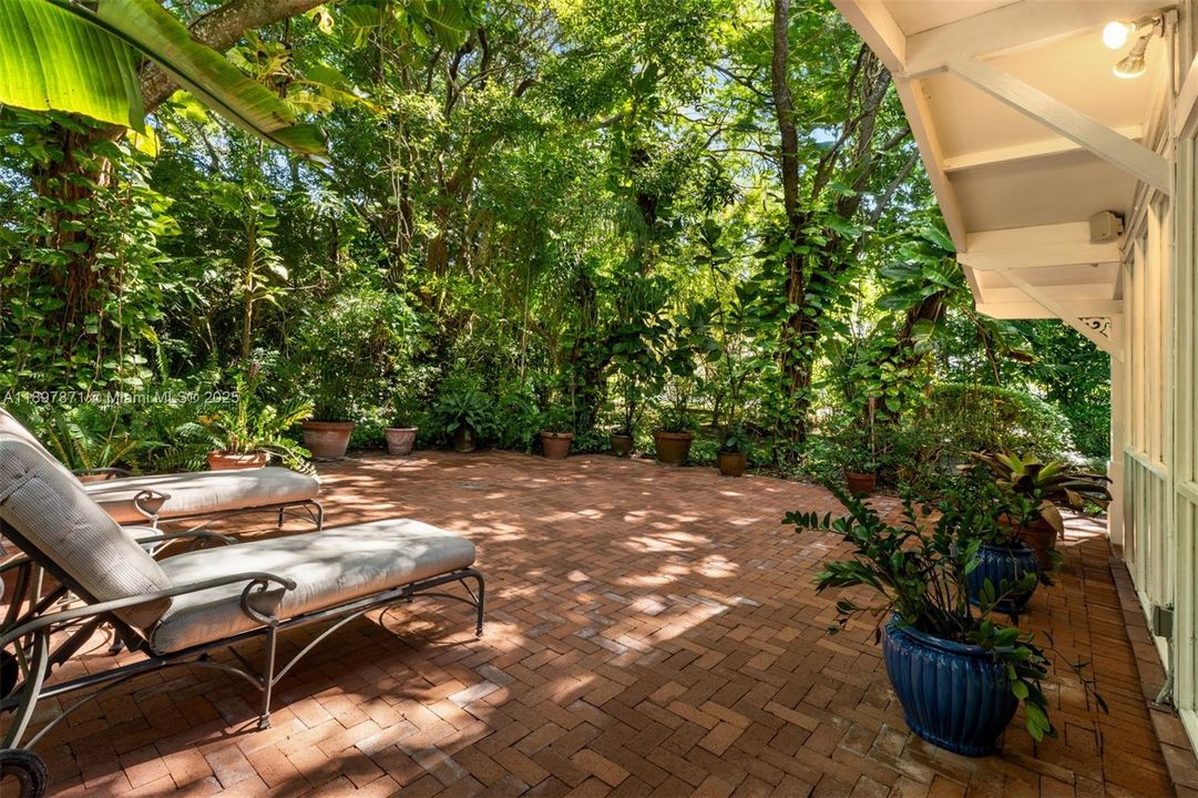 For Sale: $3,500,000 (4 beds, 3 baths, 3163 Square Feet)