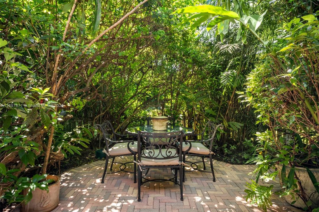 For Sale: $3,500,000 (4 beds, 3 baths, 3163 Square Feet)