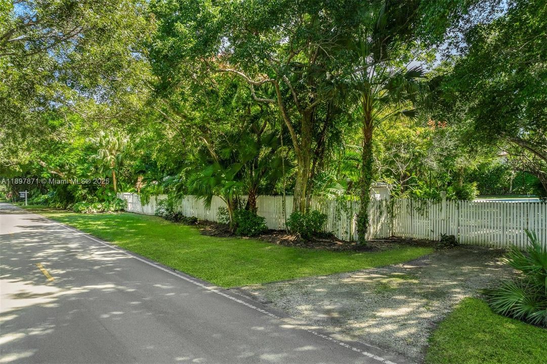 For Sale: $3,500,000 (4 beds, 3 baths, 3163 Square Feet)