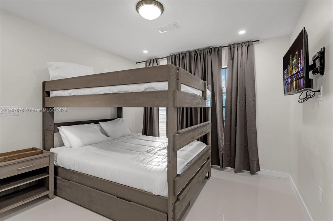 For Rent: $4,450 (4 beds, 2 baths, 2150 Square Feet)