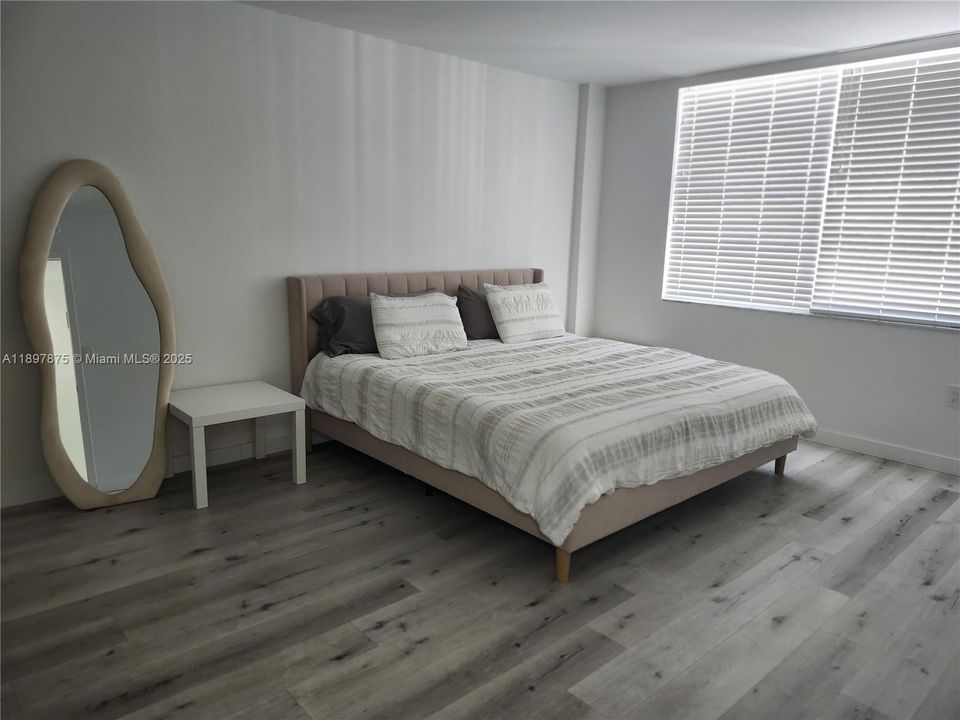 Active With Contract: $2,450 (2 beds, 2 baths, 1232 Square Feet)