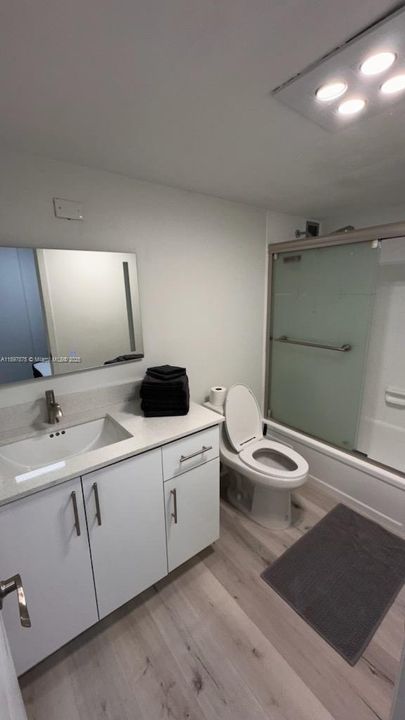 Active With Contract: $2,450 (2 beds, 2 baths, 1232 Square Feet)