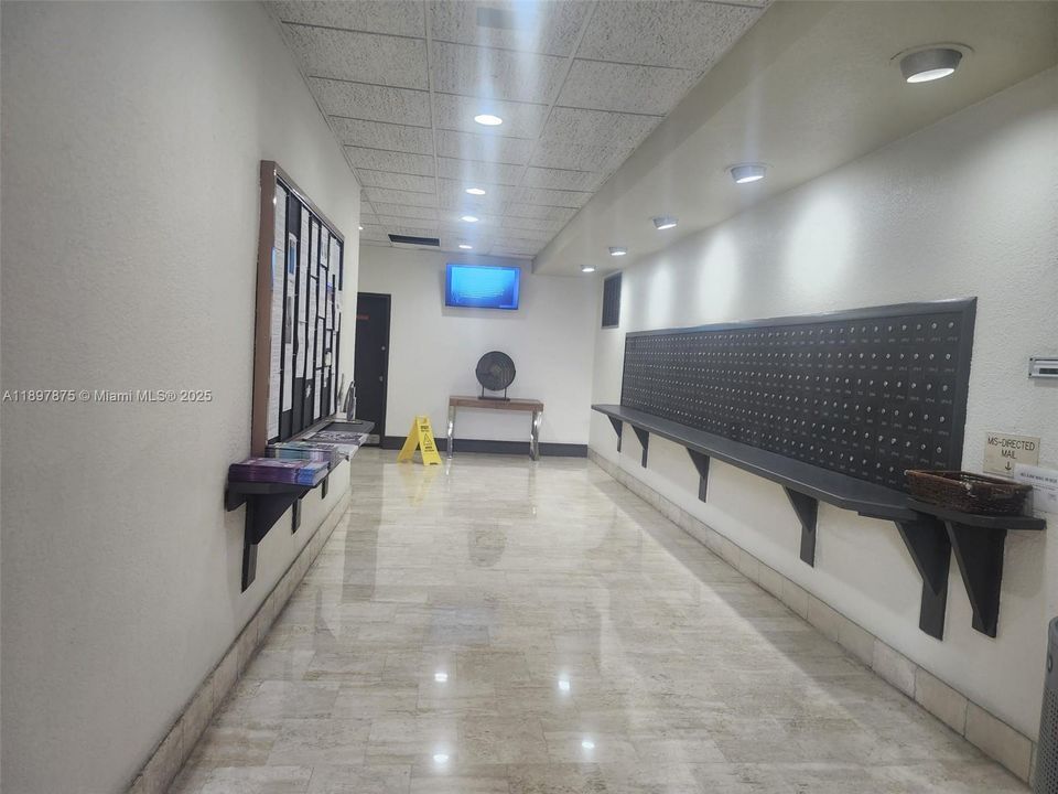 Active With Contract: $2,450 (2 beds, 2 baths, 1232 Square Feet)