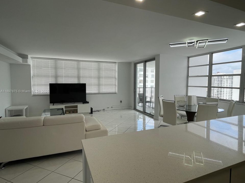 Active With Contract: $2,450 (2 beds, 2 baths, 1232 Square Feet)