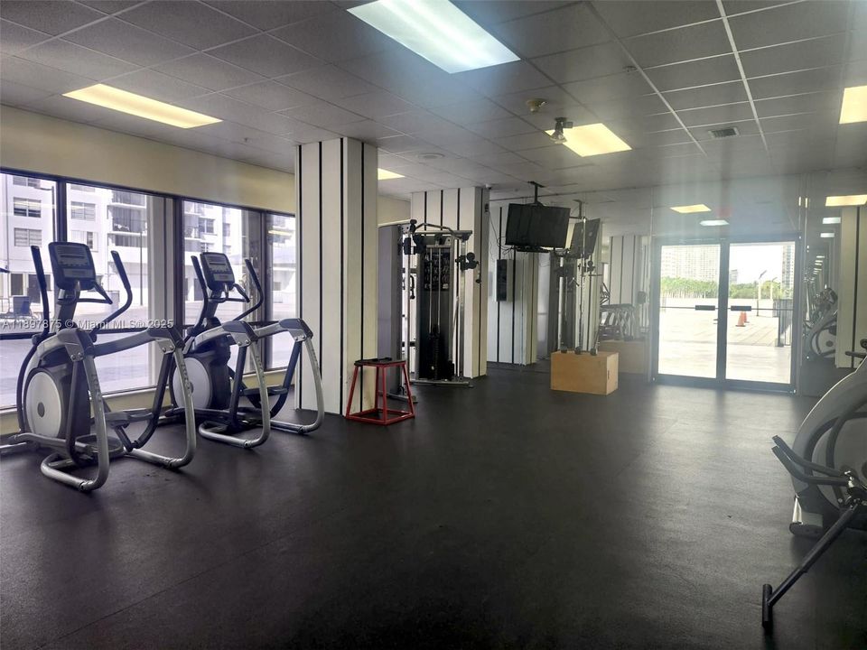 Active With Contract: $2,450 (2 beds, 2 baths, 1232 Square Feet)