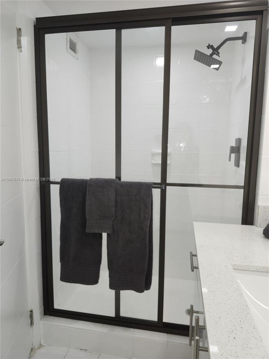 Active With Contract: $2,450 (2 beds, 2 baths, 1232 Square Feet)