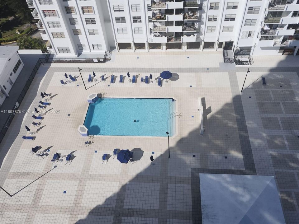 Active With Contract: $2,450 (2 beds, 2 baths, 1232 Square Feet)