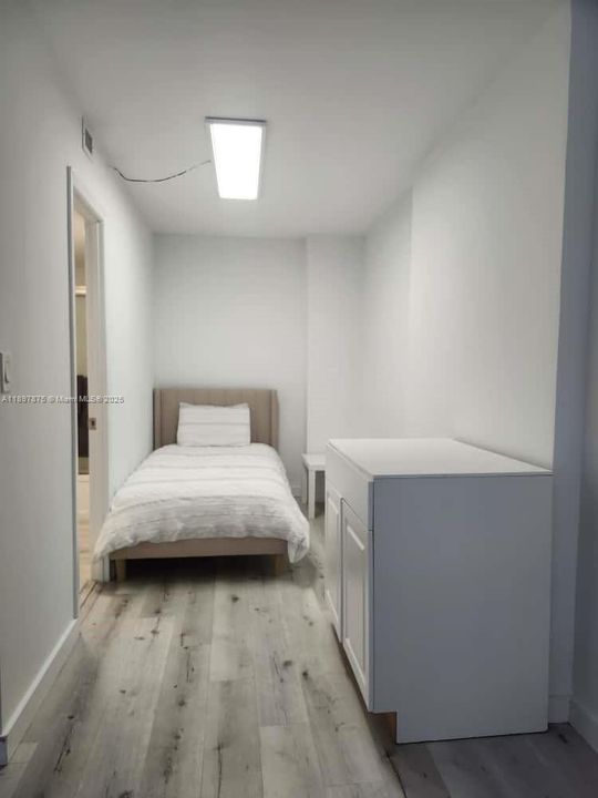 Active With Contract: $2,450 (2 beds, 2 baths, 1232 Square Feet)