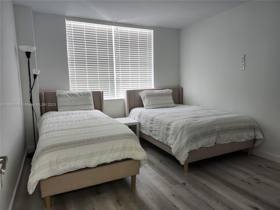 Active With Contract: $2,450 (2 beds, 2 baths, 1232 Square Feet)