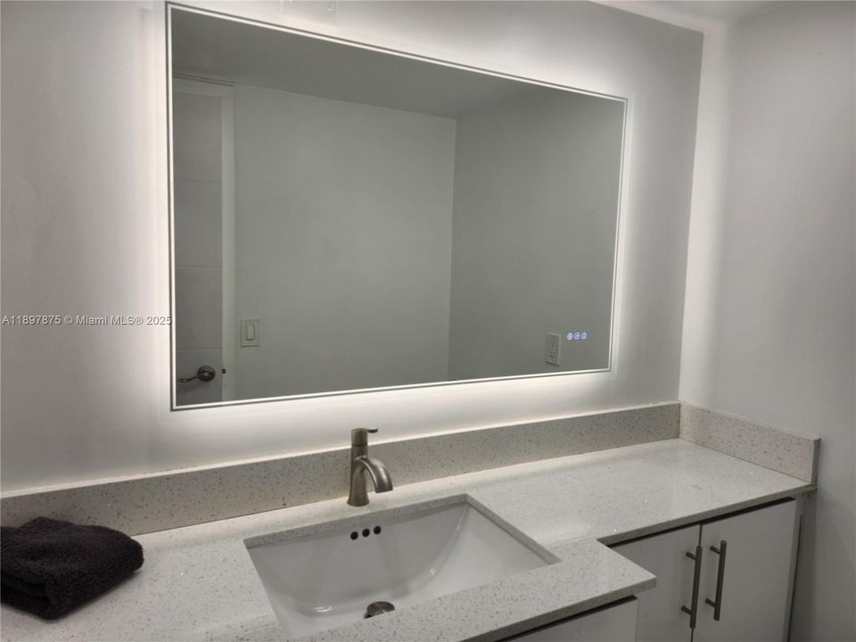 Active With Contract: $2,450 (2 beds, 2 baths, 1232 Square Feet)