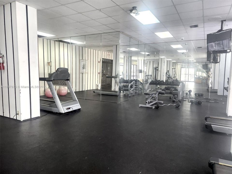 Active With Contract: $2,450 (2 beds, 2 baths, 1232 Square Feet)