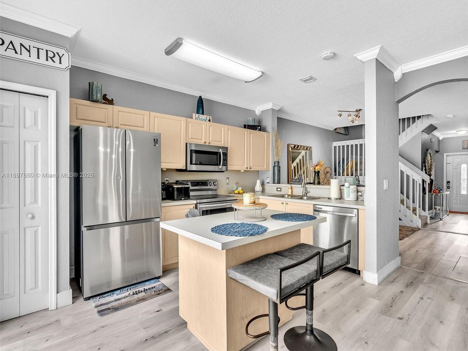 Active With Contract: $460,000 (4 beds, 2 baths, 1848 Square Feet)