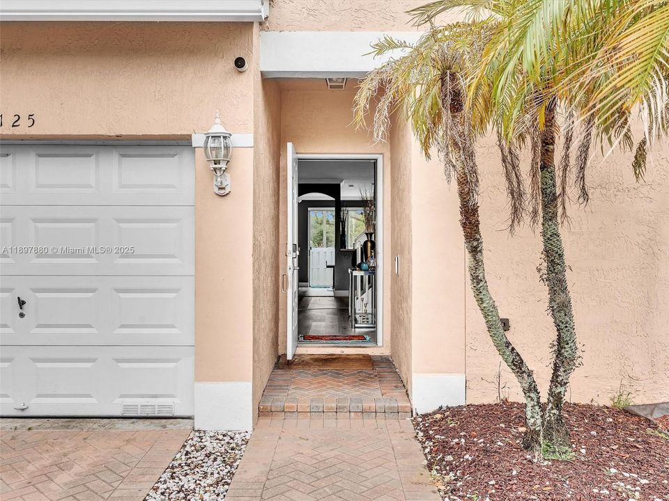 Active With Contract: $460,000 (4 beds, 2 baths, 1848 Square Feet)