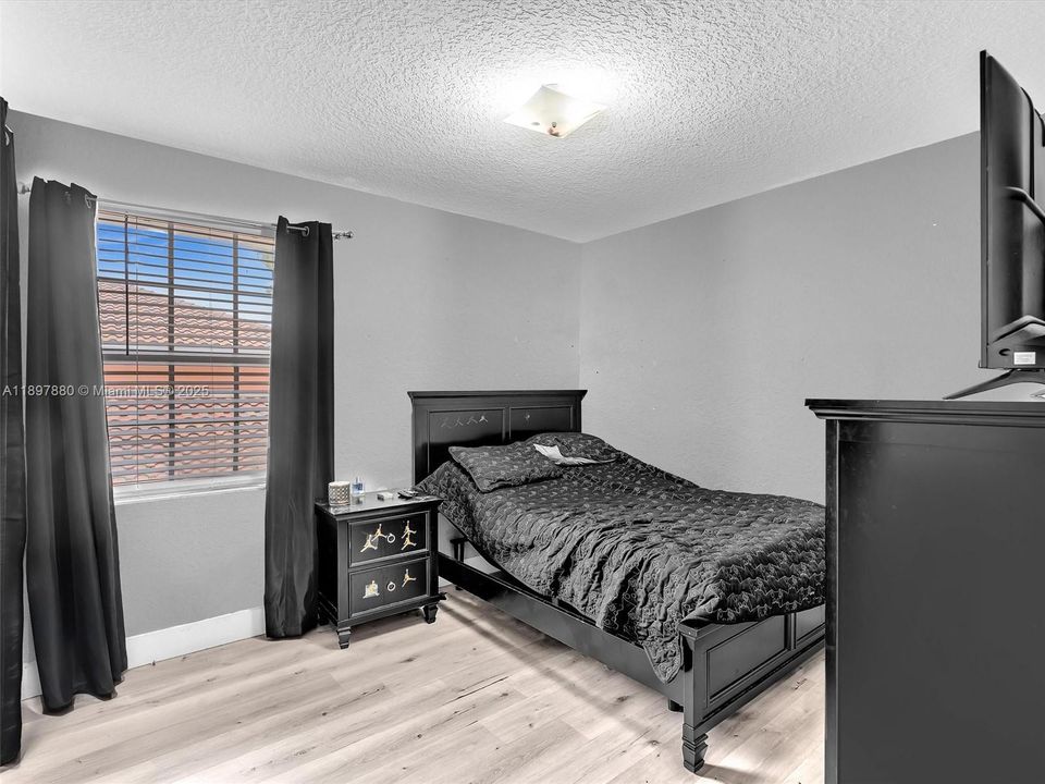 Active With Contract: $460,000 (4 beds, 2 baths, 1848 Square Feet)