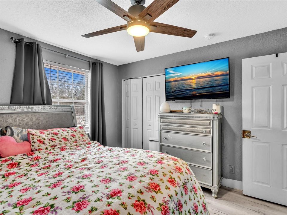 Active With Contract: $460,000 (4 beds, 2 baths, 1848 Square Feet)