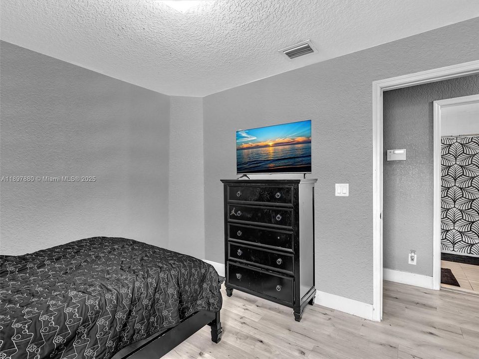 Active With Contract: $460,000 (4 beds, 2 baths, 1848 Square Feet)