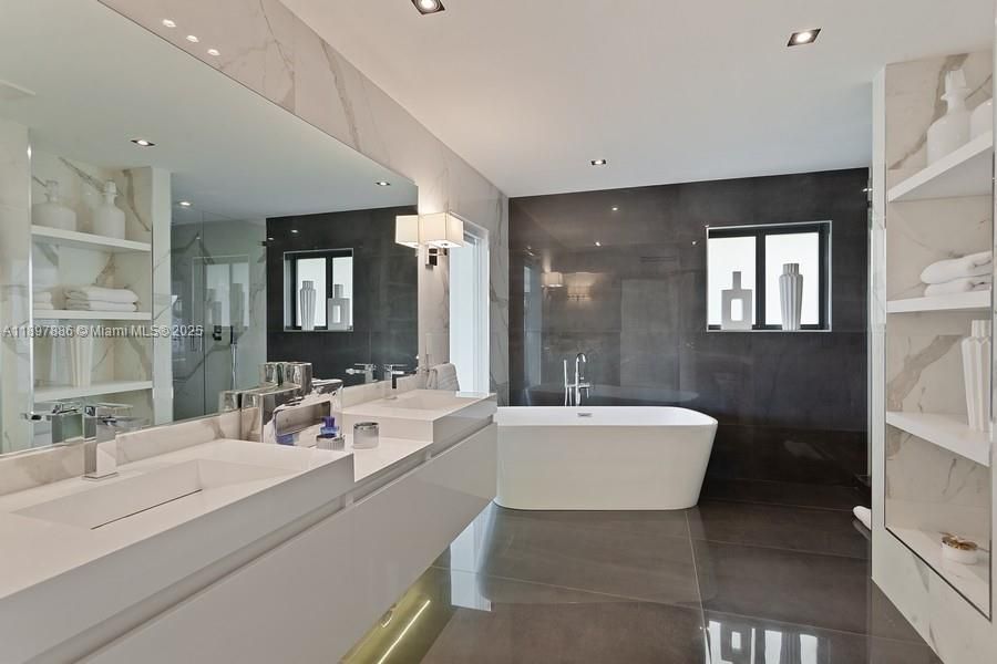 For Rent: $55,000 (5 beds, 5 baths, 3989 Square Feet)