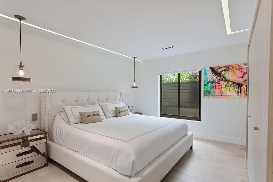 For Rent: $55,000 (5 beds, 5 baths, 3989 Square Feet)