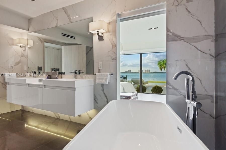 For Rent: $55,000 (5 beds, 5 baths, 3989 Square Feet)