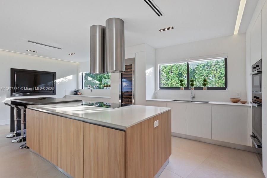 For Rent: $55,000 (5 beds, 5 baths, 3989 Square Feet)