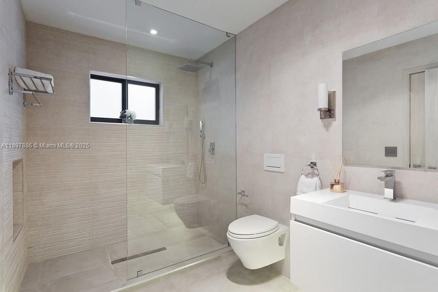 For Rent: $55,000 (5 beds, 5 baths, 3989 Square Feet)