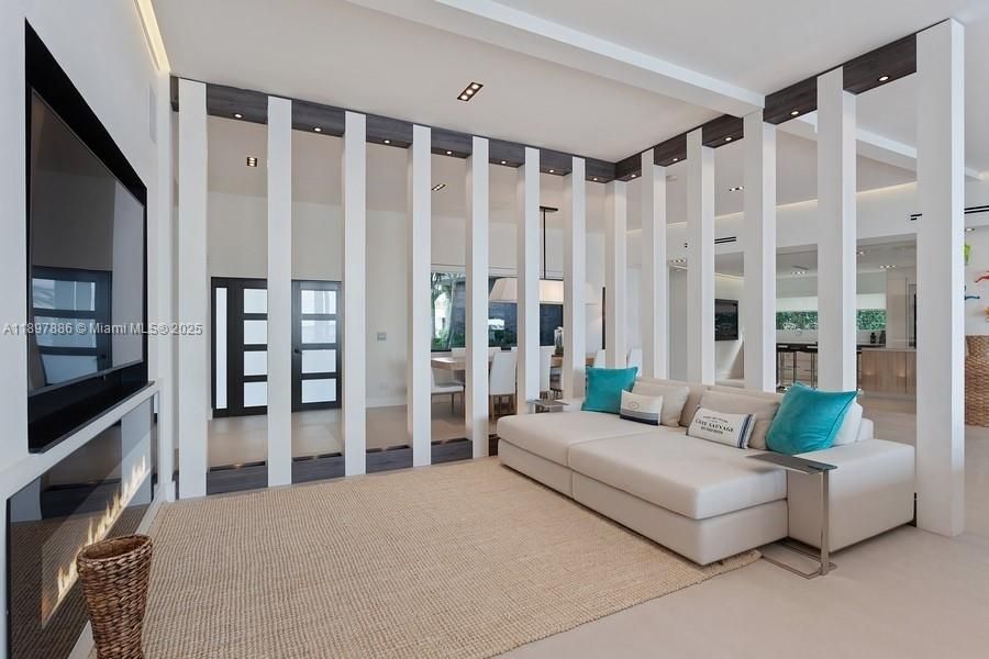 For Rent: $55,000 (5 beds, 5 baths, 3989 Square Feet)