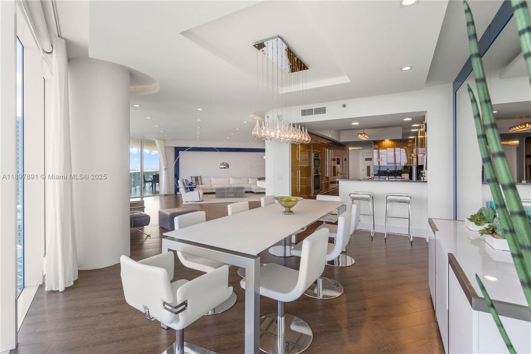 Active With Contract: $2,790,000 (3 beds, 3 baths, 3062 Square Feet)