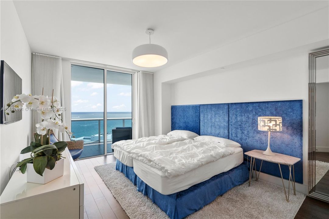 Active With Contract: $2,790,000 (3 beds, 3 baths, 3062 Square Feet)