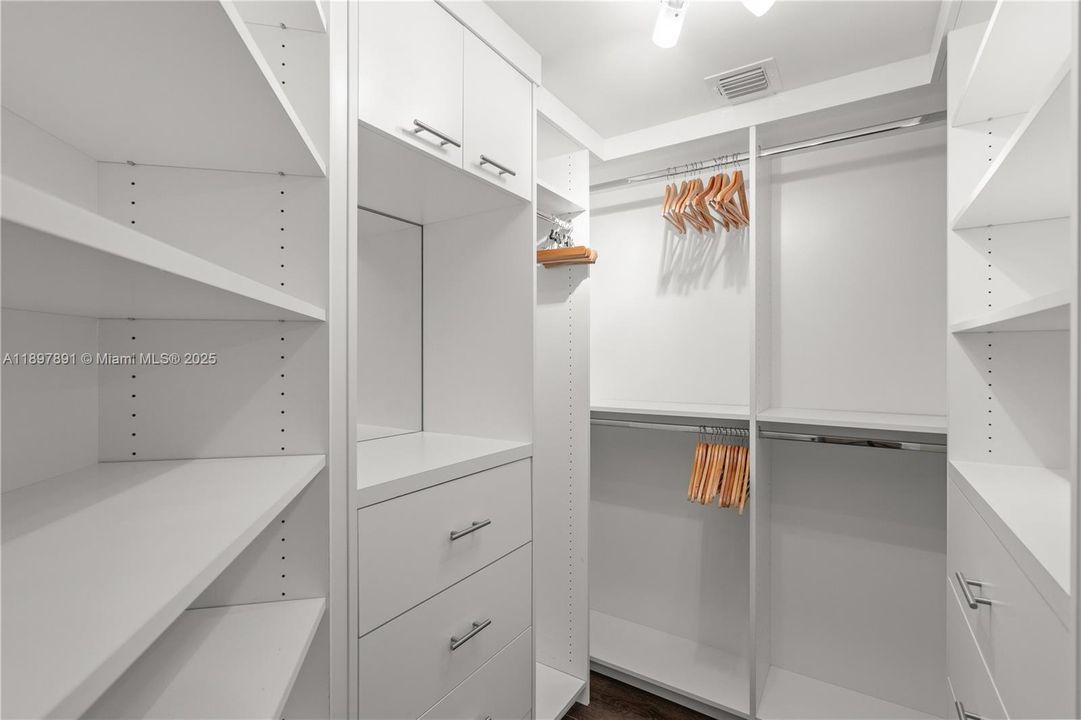 Active With Contract: $2,790,000 (3 beds, 3 baths, 3062 Square Feet)