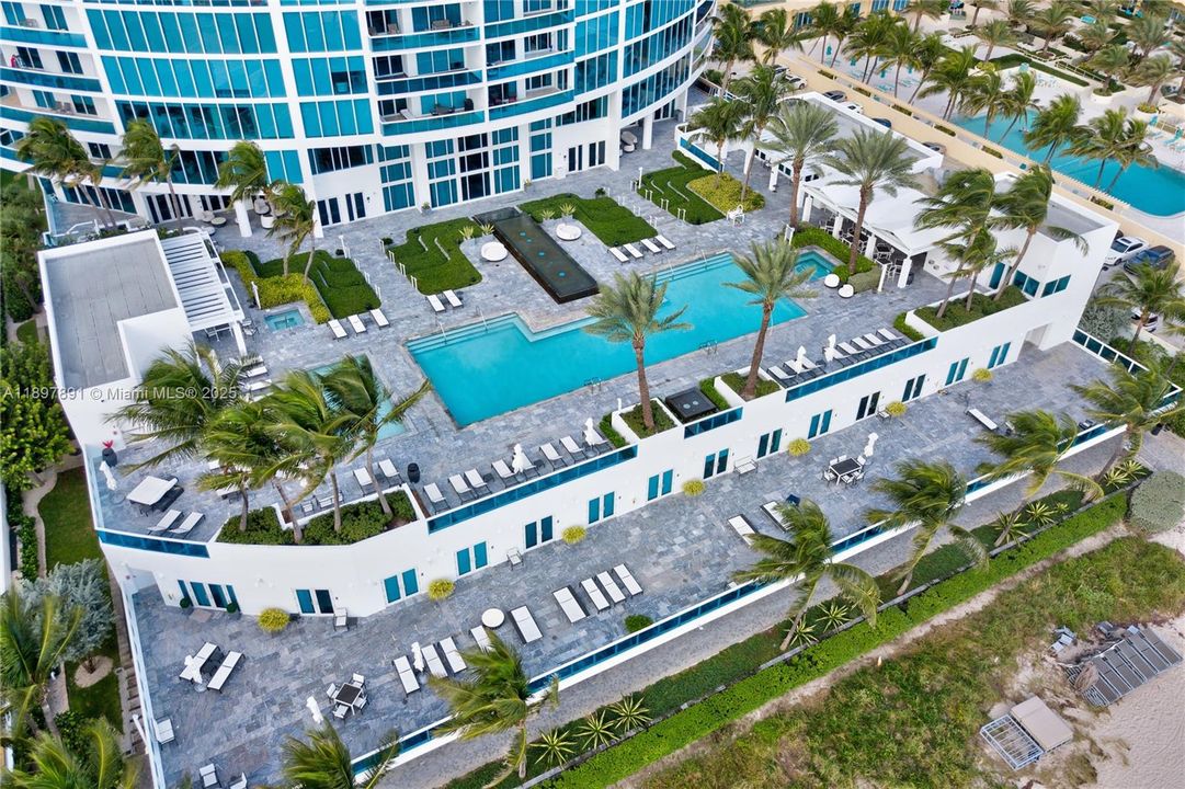 Active With Contract: $2,790,000 (3 beds, 3 baths, 3062 Square Feet)