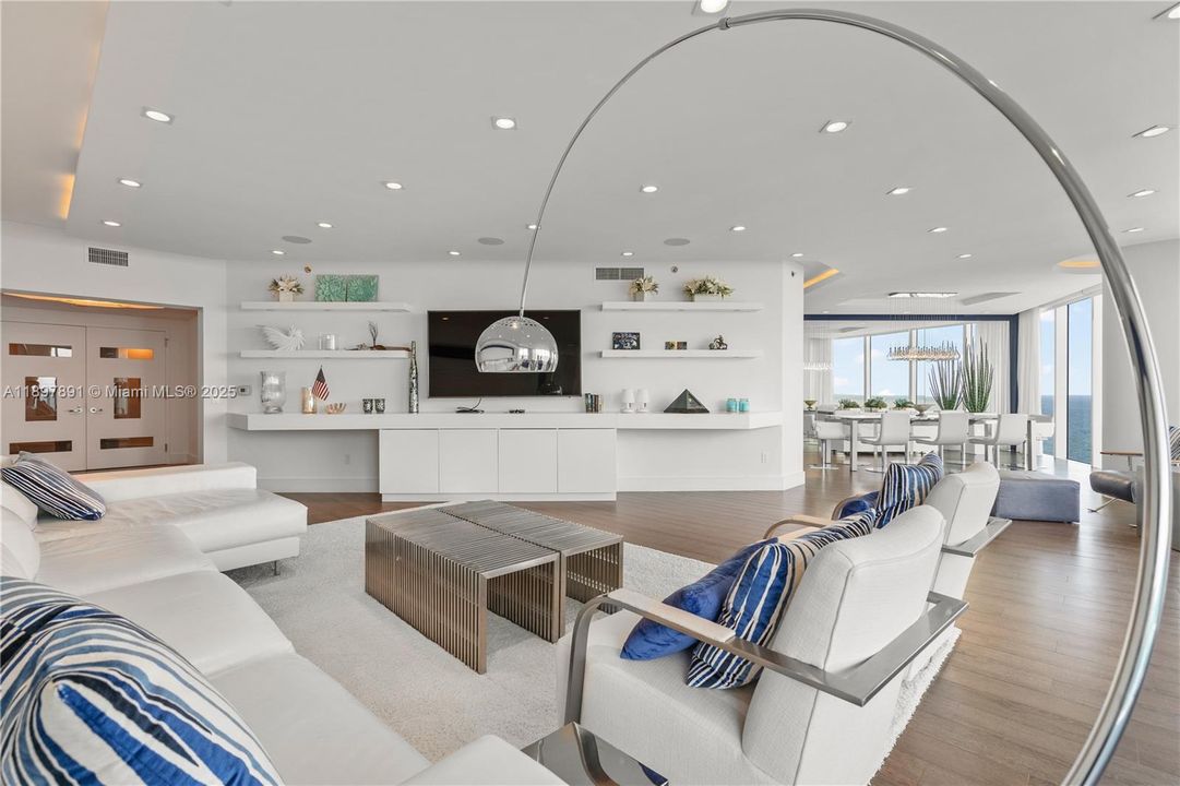 Active With Contract: $2,790,000 (3 beds, 3 baths, 3062 Square Feet)