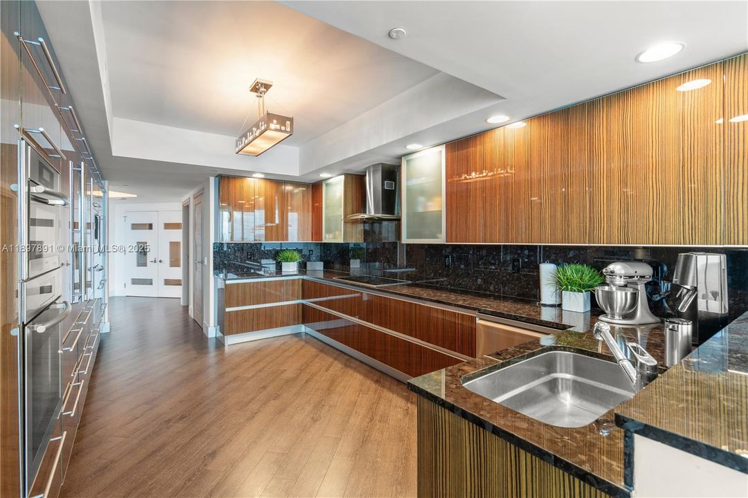 Active With Contract: $2,790,000 (3 beds, 3 baths, 3062 Square Feet)