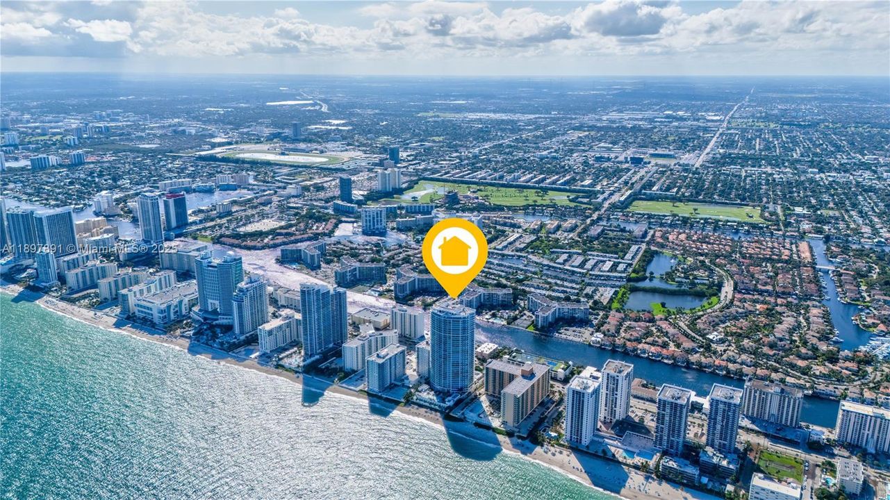 Active With Contract: $2,790,000 (3 beds, 3 baths, 3062 Square Feet)