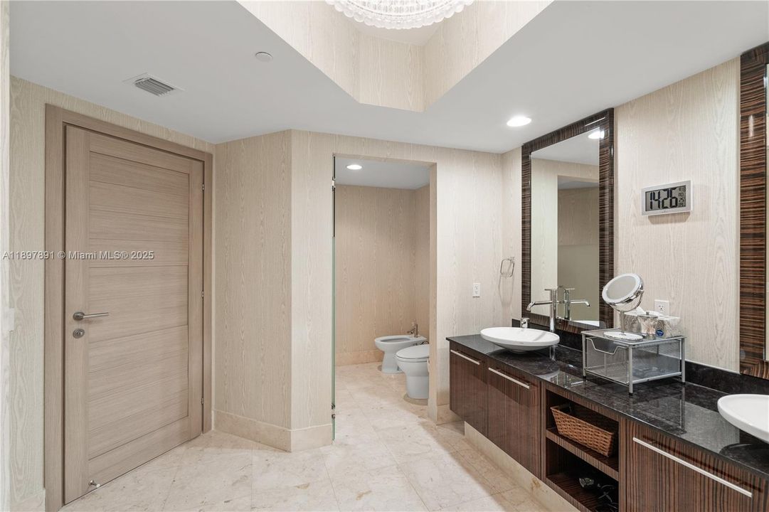 Active With Contract: $2,790,000 (3 beds, 3 baths, 3062 Square Feet)