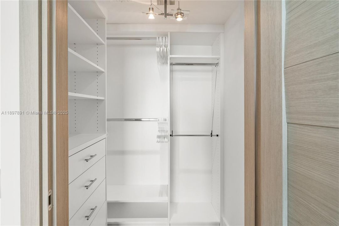 Active With Contract: $2,790,000 (3 beds, 3 baths, 3062 Square Feet)