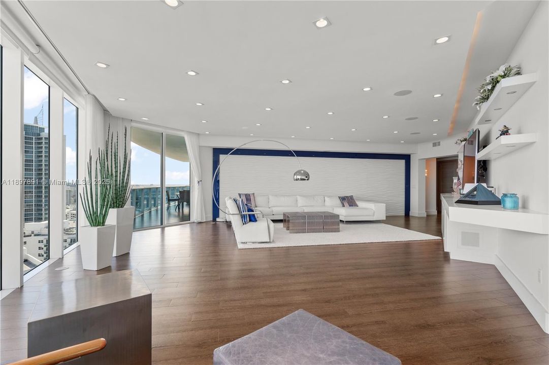 Active With Contract: $2,790,000 (3 beds, 3 baths, 3062 Square Feet)