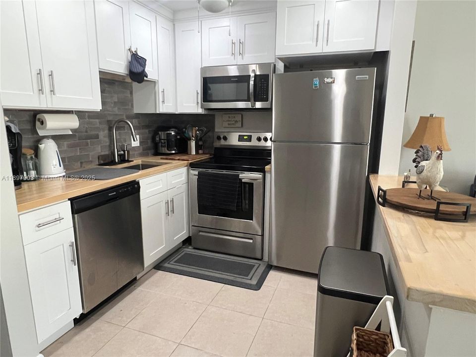 Под контрактом: $1,300 (1 спален, 1 ванн, 585 Квадратных фут)