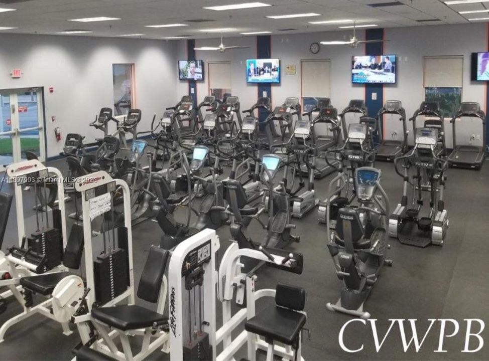 Под контрактом: $1,300 (1 спален, 1 ванн, 585 Квадратных фут)