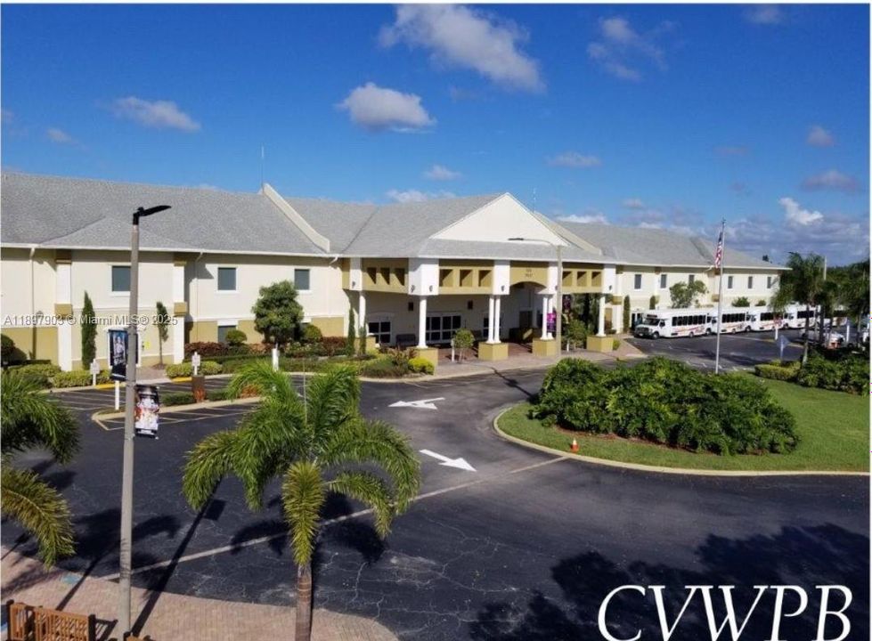 Под контрактом: $1,300 (1 спален, 1 ванн, 585 Квадратных фут)