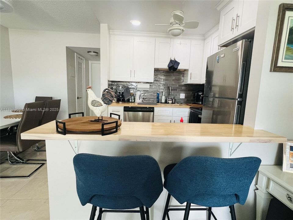 Под контрактом: $1,300 (1 спален, 1 ванн, 585 Квадратных фут)