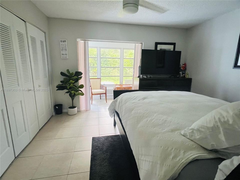 Под контрактом: $1,300 (1 спален, 1 ванн, 585 Квадратных фут)