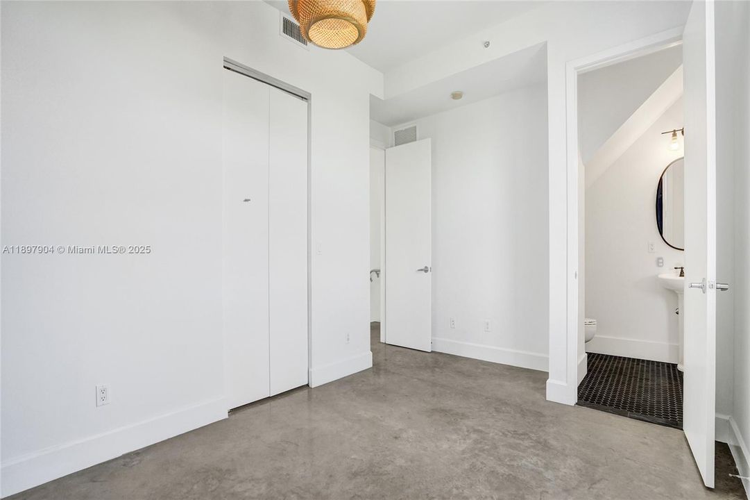 For Sale: $719,000 (3 beds, 3 baths, 2005 Square Feet)