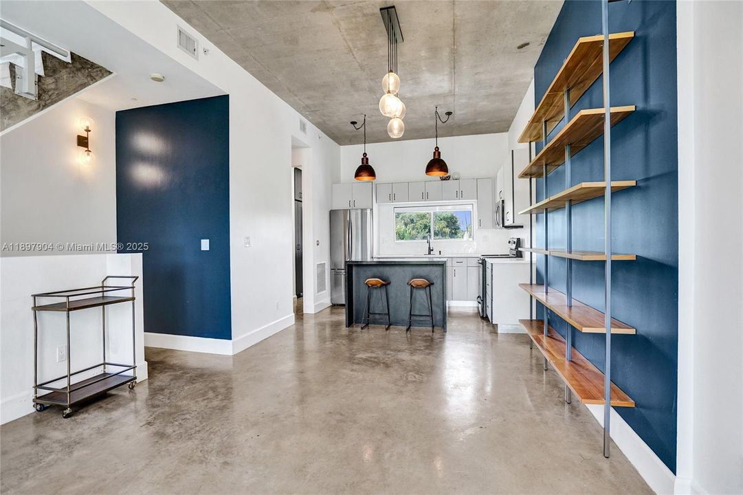 For Sale: $719,000 (3 beds, 3 baths, 2005 Square Feet)