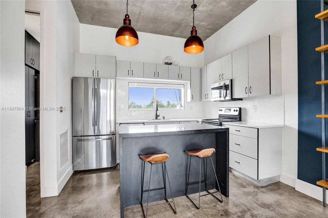 For Sale: $719,000 (3 beds, 3 baths, 2005 Square Feet)