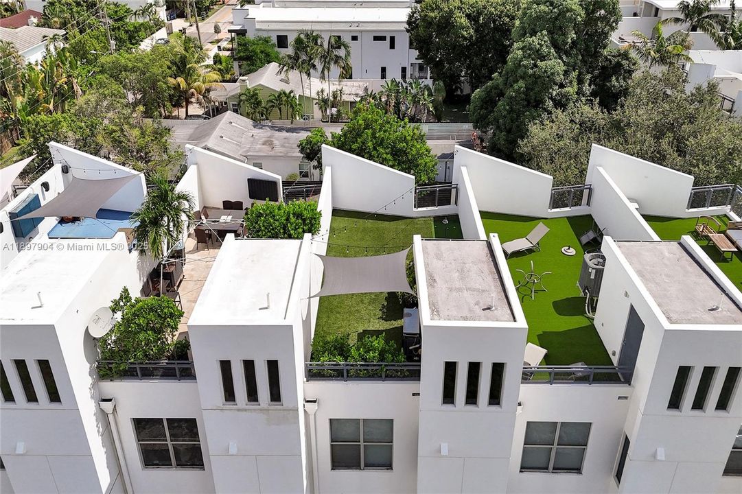 For Sale: $719,000 (3 beds, 3 baths, 2005 Square Feet)