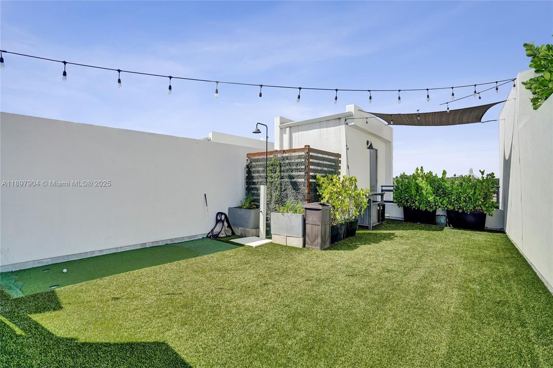 For Sale: $719,000 (3 beds, 3 baths, 2005 Square Feet)