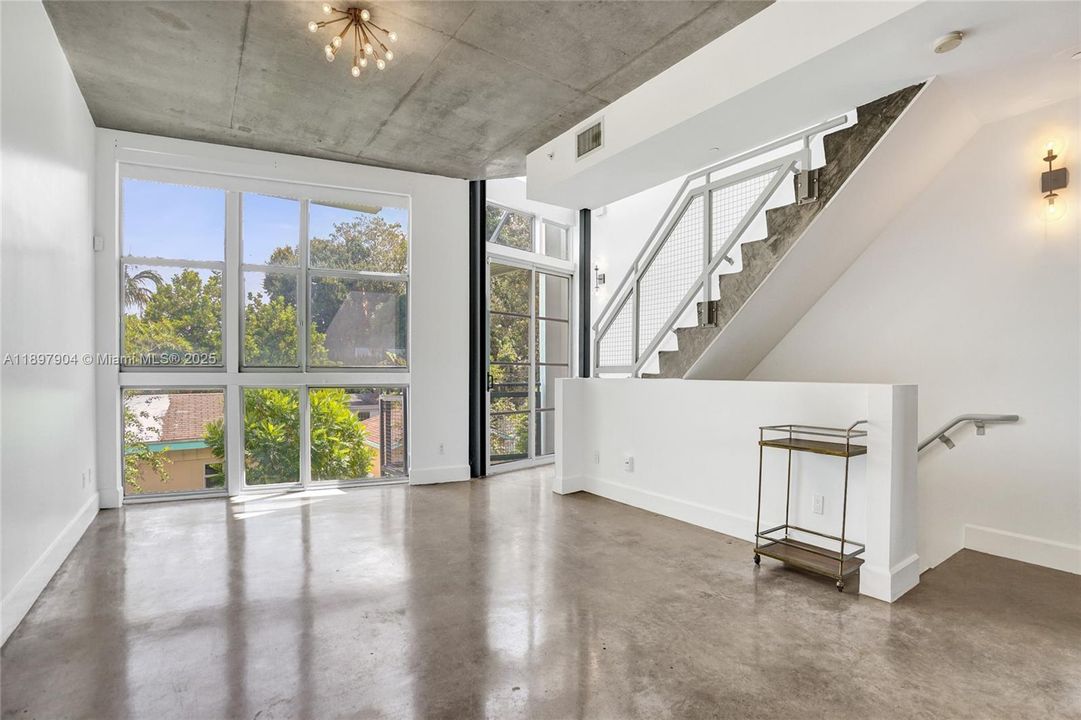 For Sale: $719,000 (3 beds, 3 baths, 2005 Square Feet)