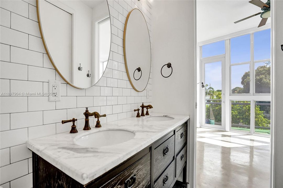 For Sale: $719,000 (3 beds, 3 baths, 2005 Square Feet)