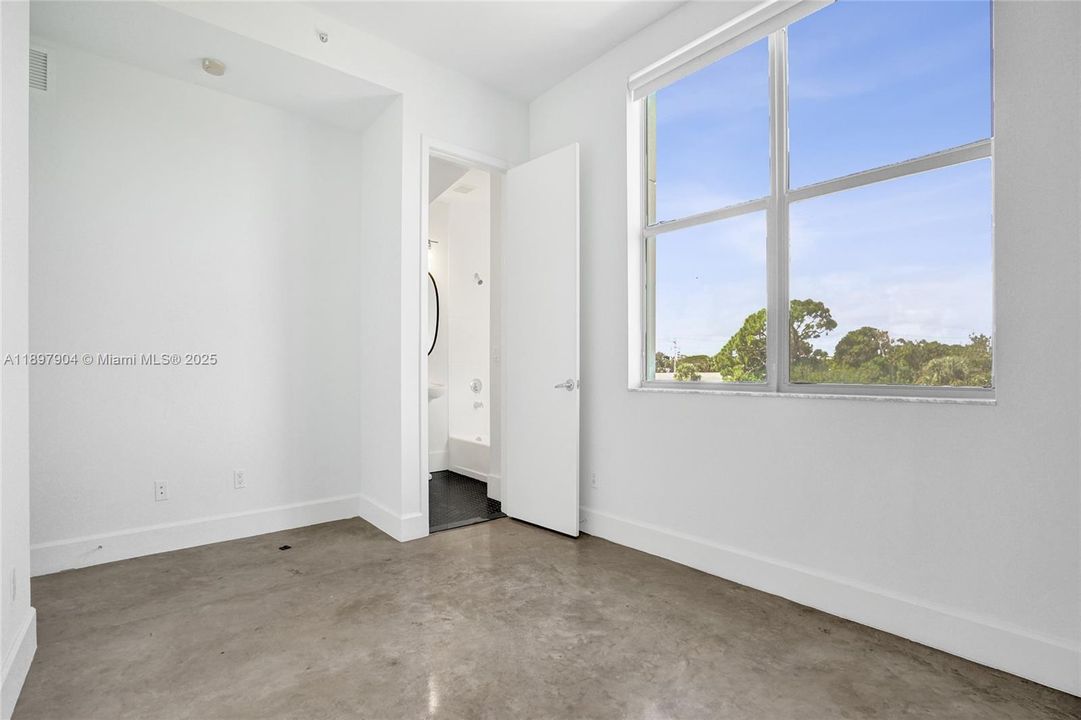 For Sale: $719,000 (3 beds, 3 baths, 2005 Square Feet)